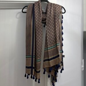 Lightweight shawl scarf with pattern and tassles.